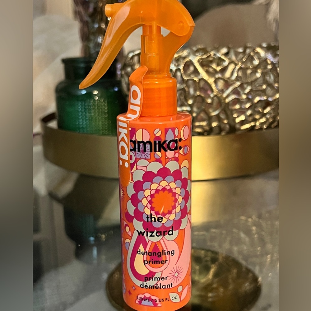 New never used ! Amika detangling spray